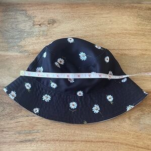 Black Daisy Bucket Hat